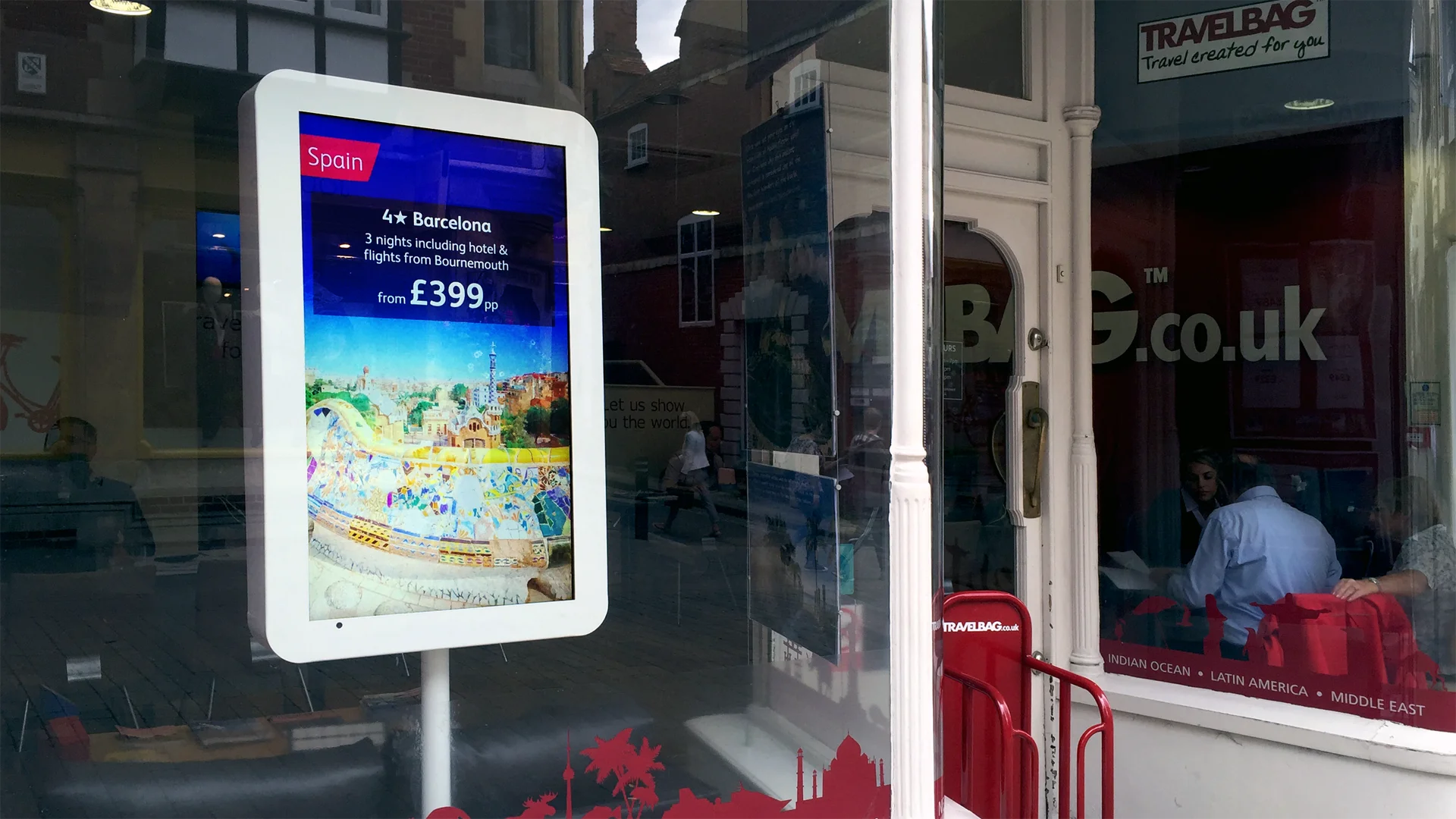 Windows that sell the journey – Travelbag